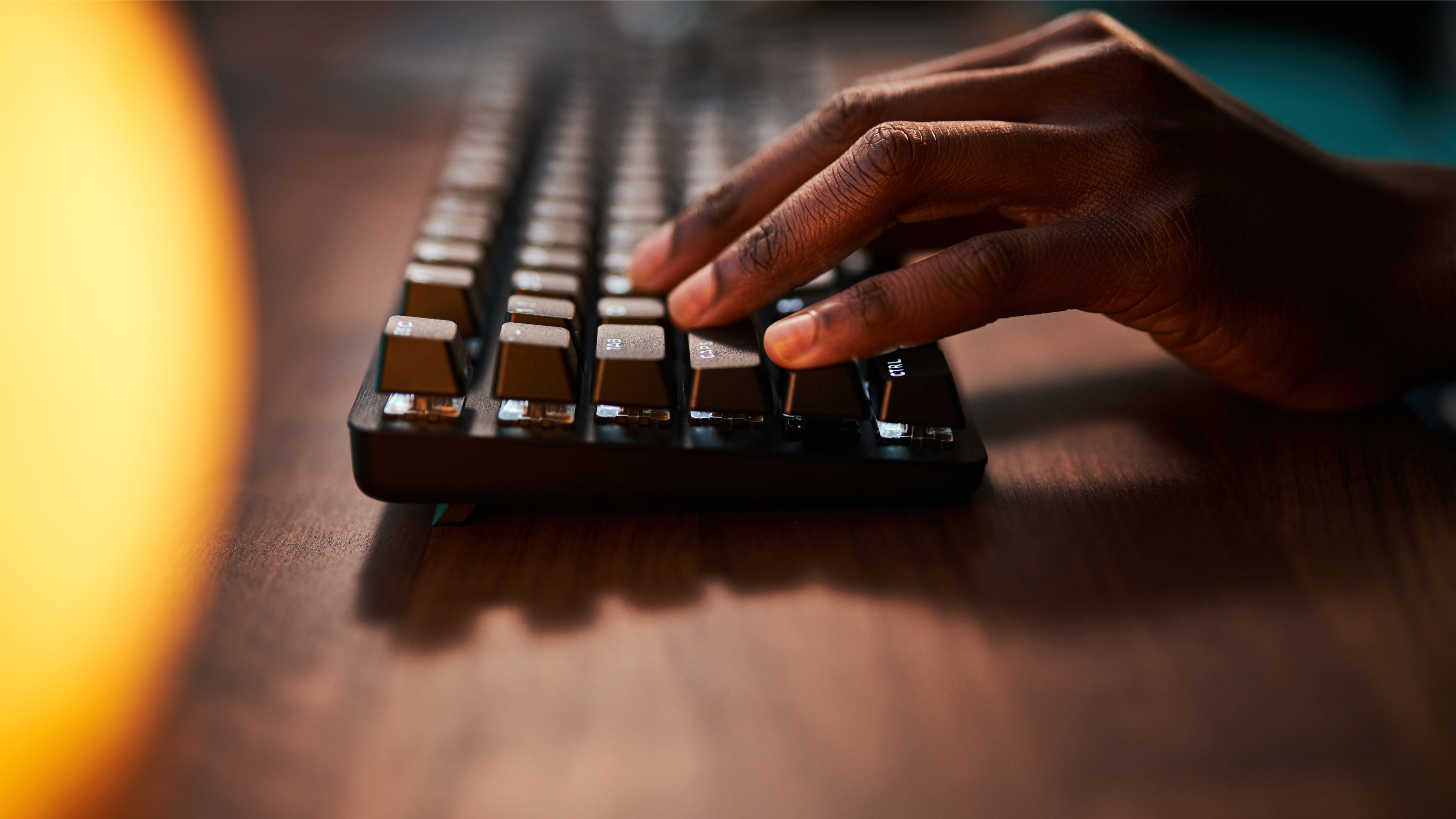 Logitech G413 SE TKL - Mechanisch Gaming Toetsenbord - Qwerty ISO - Zwart Logitech G413 SE TKL - Mechanisch Gaming Toetsenbord - Qwerty ISO - Zwart