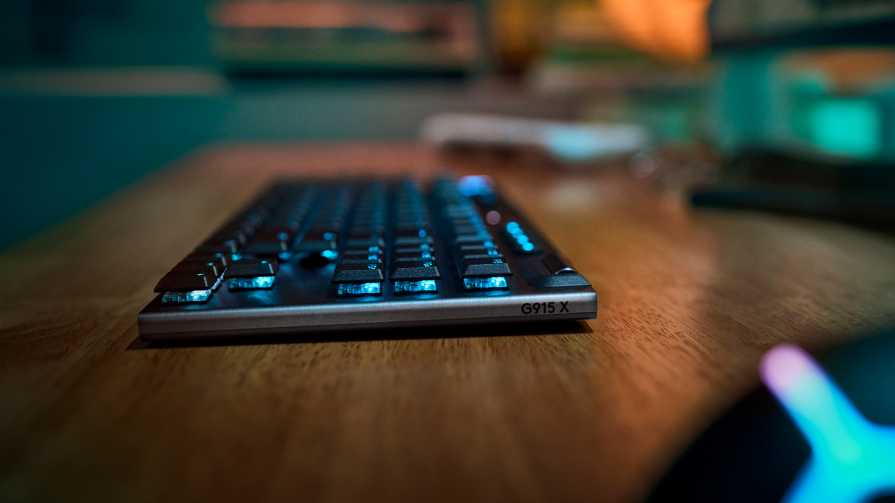 g915-x-tkl-wireless-keyboard-