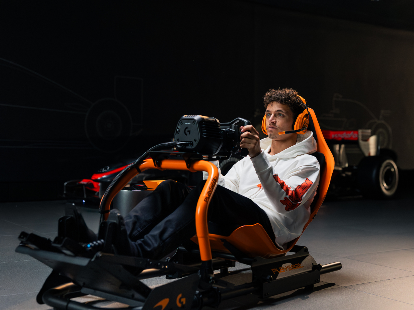 Playseat 黒・ロジクールGRAN TURISMO4・F1ソフト2本オマケ Playseat® Formula Instinct McLaren Racing Edition | Logitech G