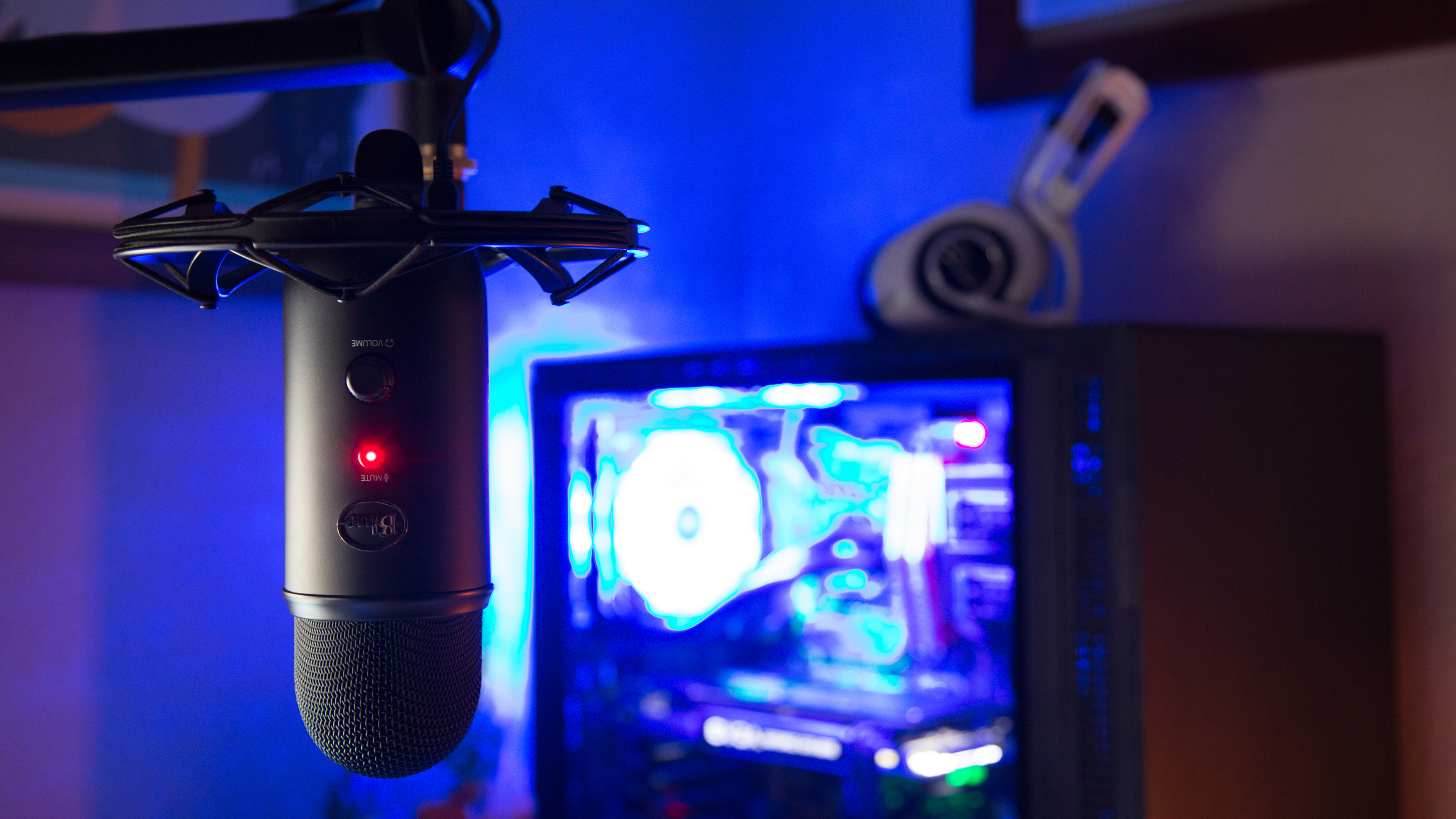 Blue yeti ストリーミングセット Yeti Game Streaming Microphone Kit | Logitech G